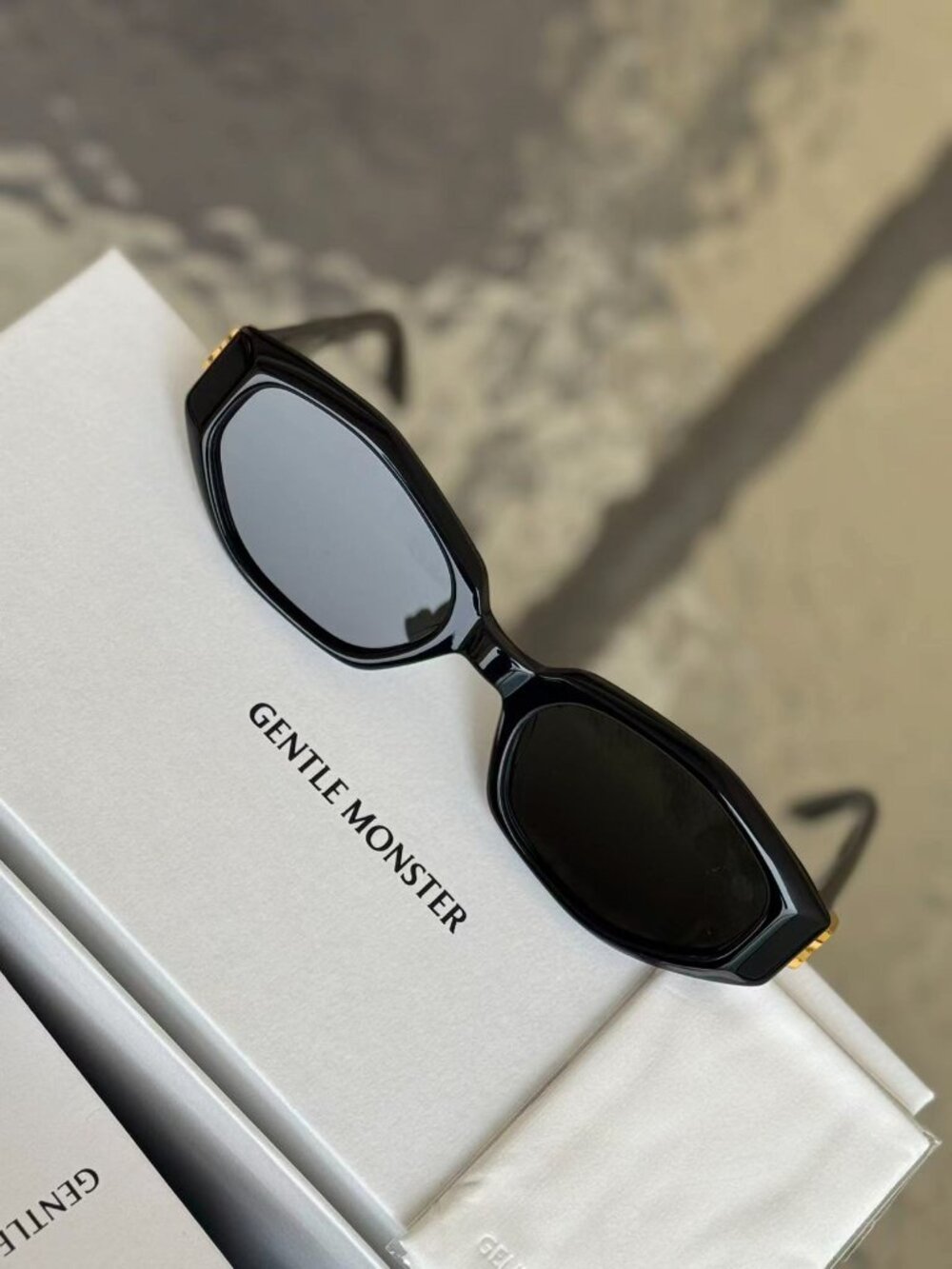 Gentle Monster Miro Black Cat Eye Sunglasses Full Set